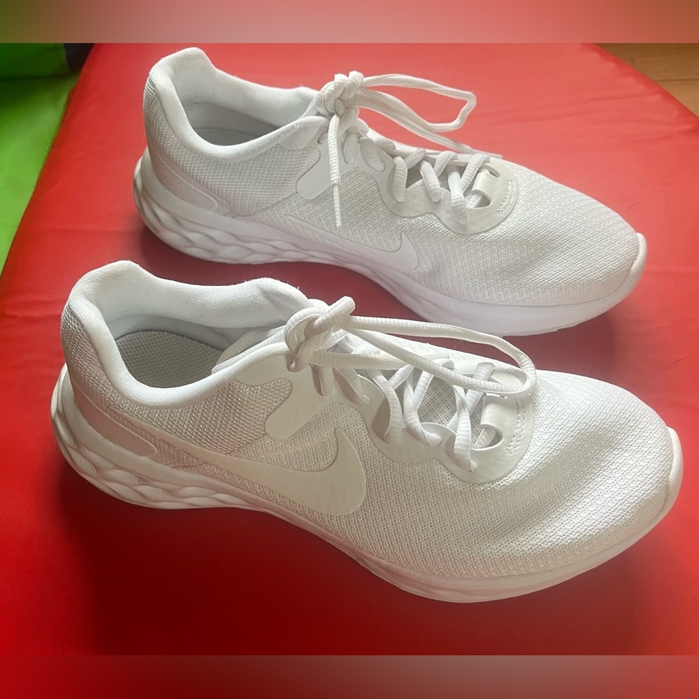 Nike revolution 6